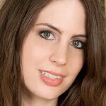 Lillian Faye - American 28G natural big tits model profile photo