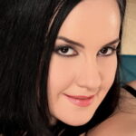 Roxanne Diamond - Romanian 36F natural big tits model profile photo